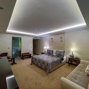 Budget Zimmer mit Kingsize-Bett